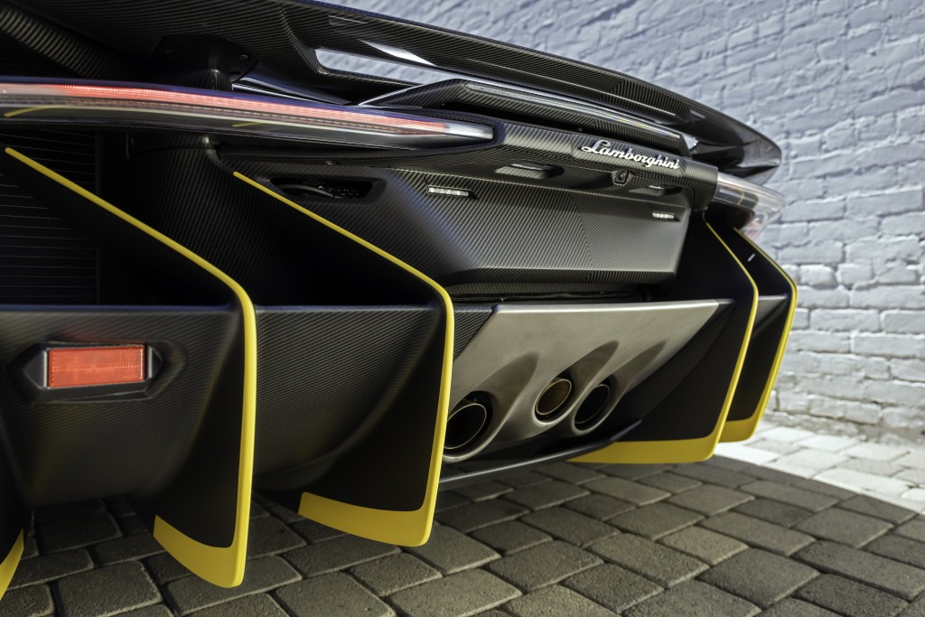 Lamborghini Centenario Roadster photo 10