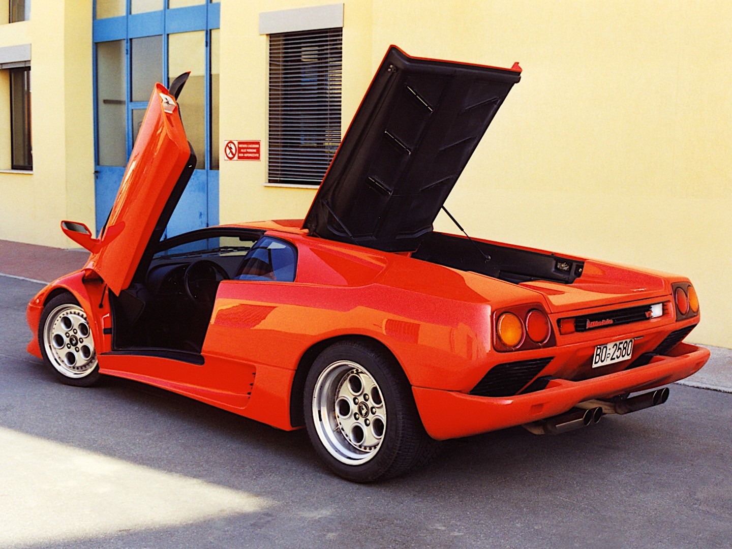 Lamborghini Diablo photo 9
