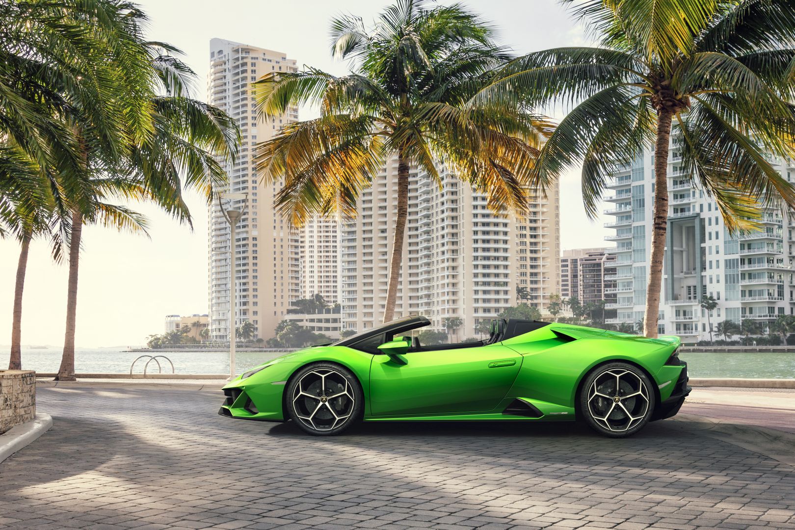 Lamborghini Huracan Spyder photo 16