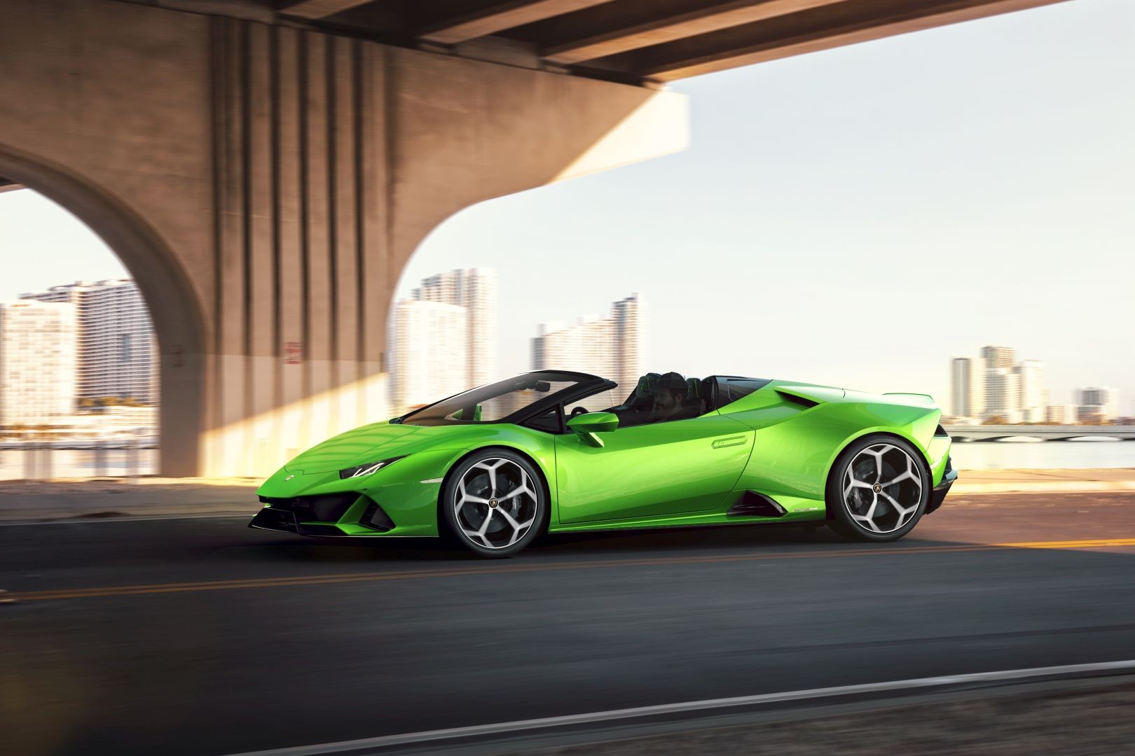 Lamborghini Huracan Spyder photo 17