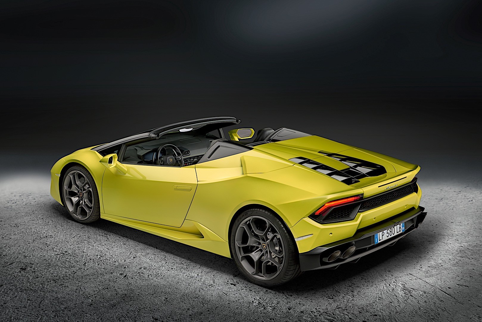 Lamborghini Huracan Spyder photo 2