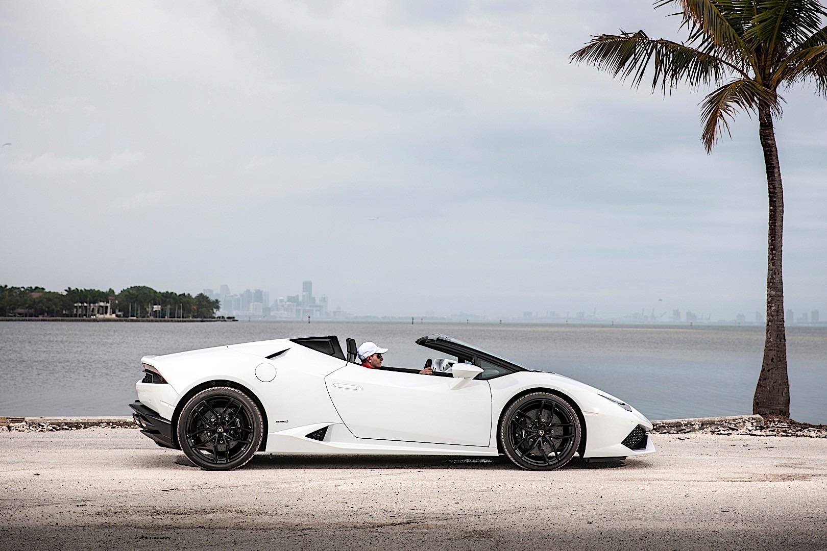 Lamborghini Huracan Spyder photo 17