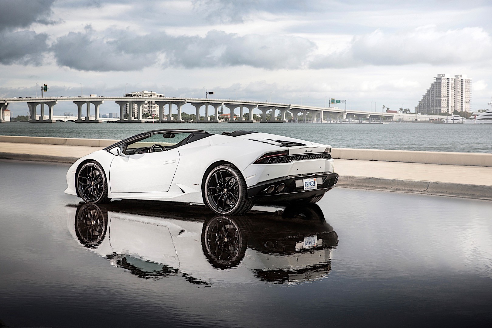 Lamborghini Huracan Spyder photo 19