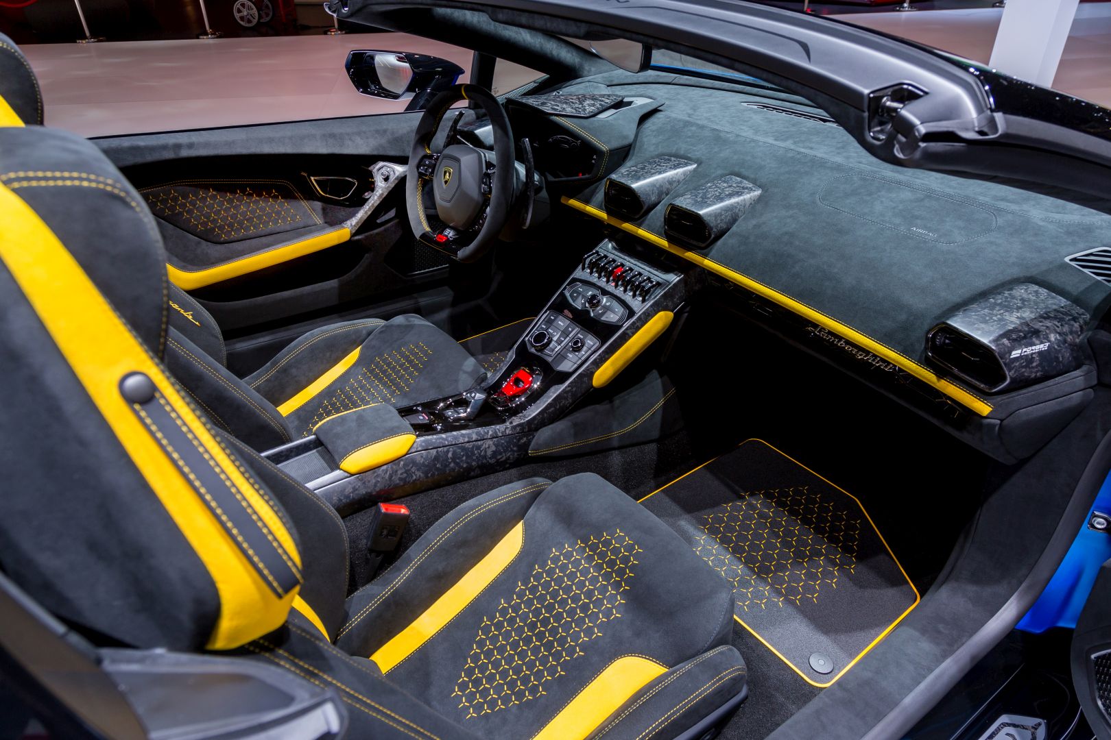 Lamborghini Huracan Spyder photo 33