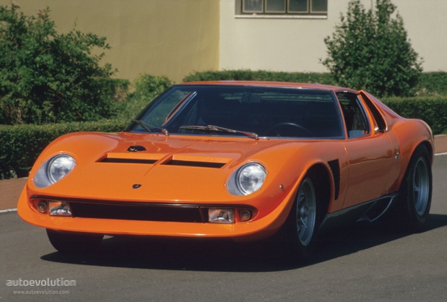 LAMBORGHINI Miura