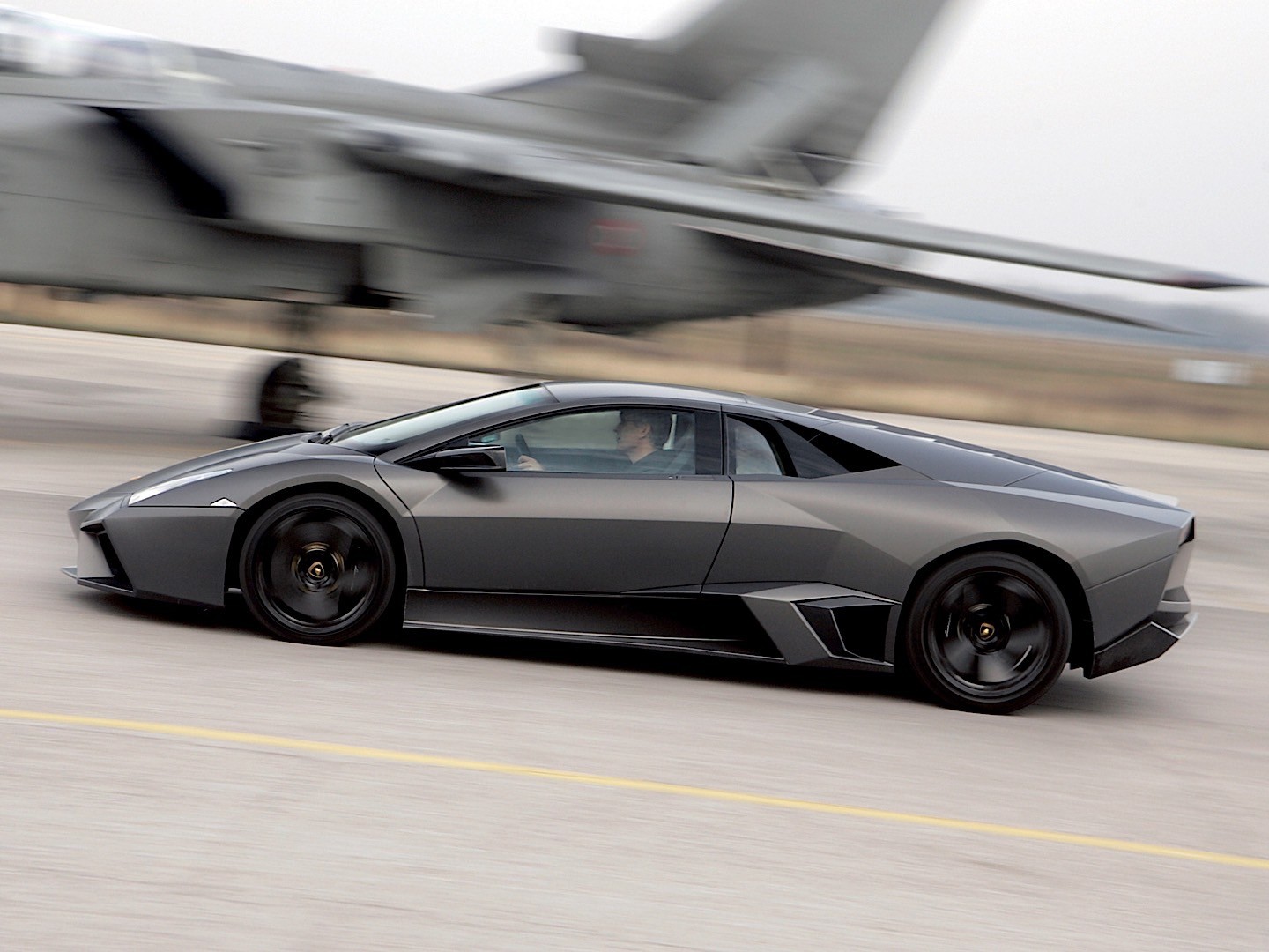 Lamborghini Reventon photo 22