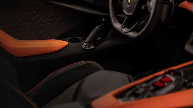 Lamborghini Revuelto photo 30