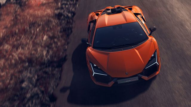 LAMBORGHINI Revuelto