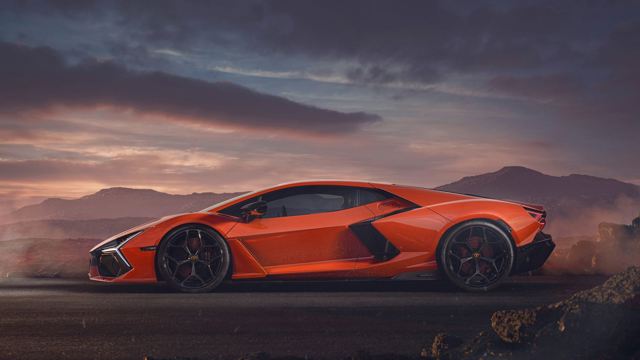 Lamborghini Revuelto photo 3