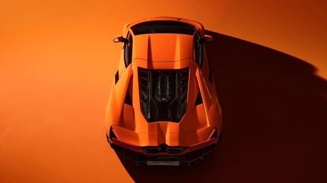 Lamborghini Revuelto photo 9
