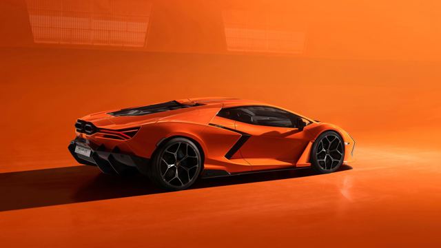 Lamborghini Revuelto photo 14