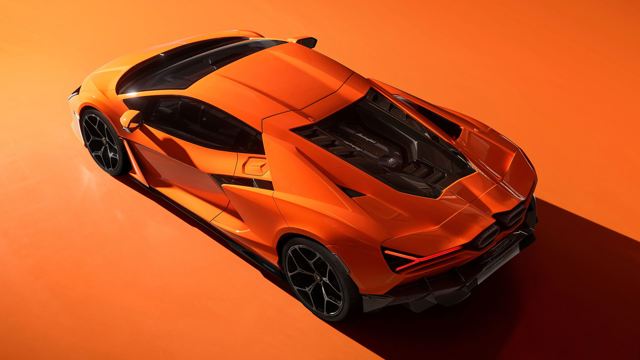 Lamborghini Revuelto photo 17