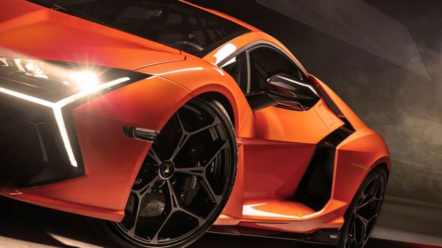 Lamborghini Revuelto photo 25