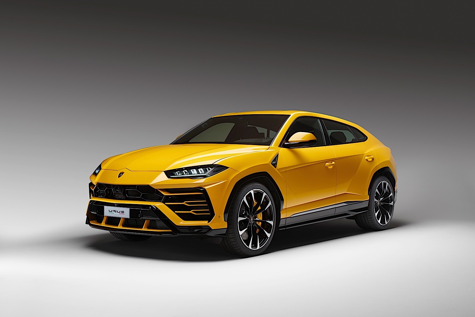 Lamborghini Urus photo 3