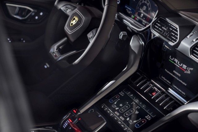 Lamborghini Urus photo 18
