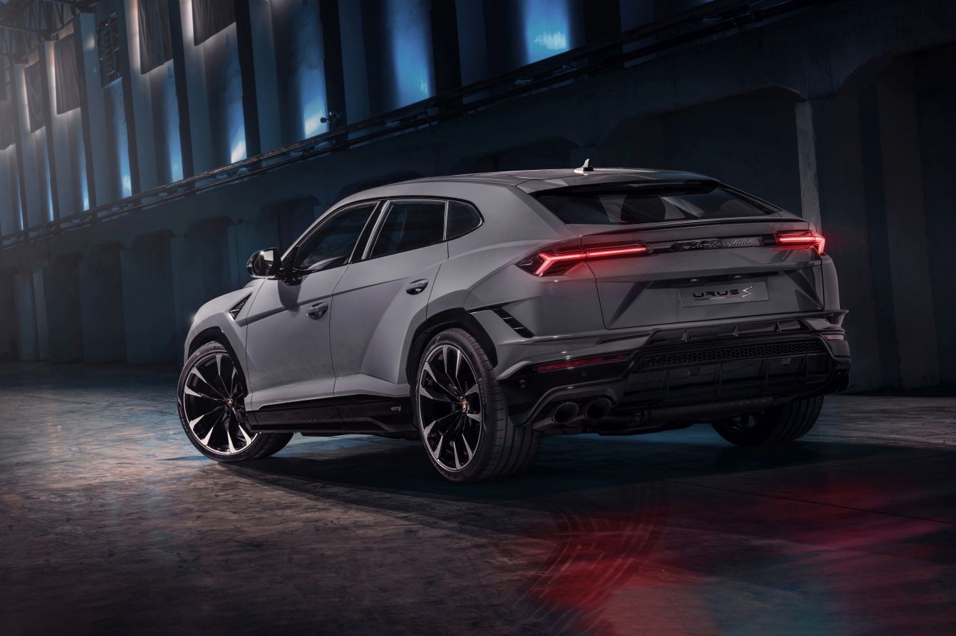 Lamborghini Urus photo 2