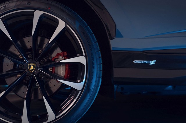 Lamborghini Urus photo 15