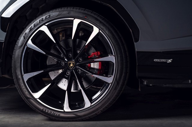 Lamborghini Urus photo 16