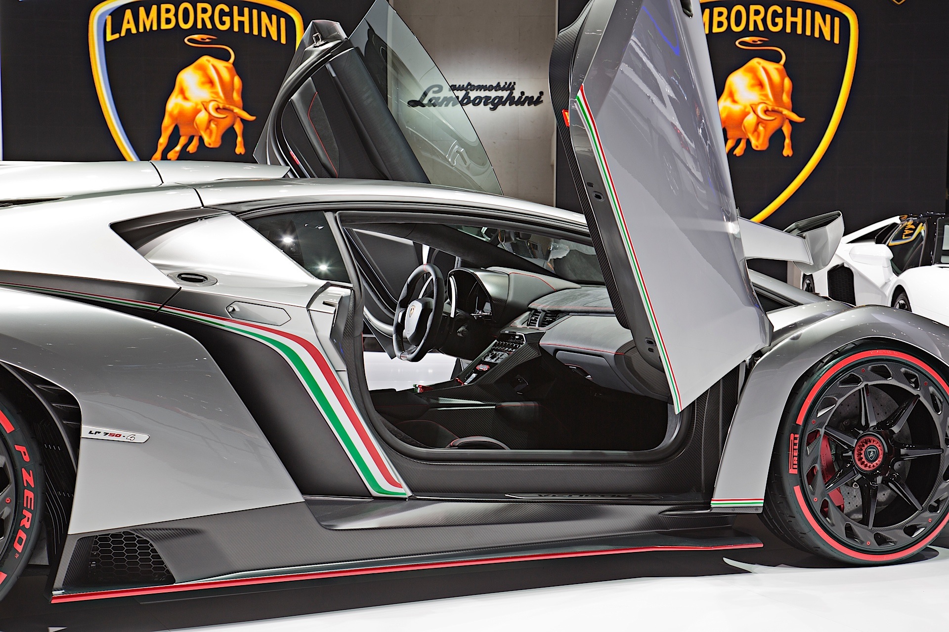 Lamborghini Veneno photo 15