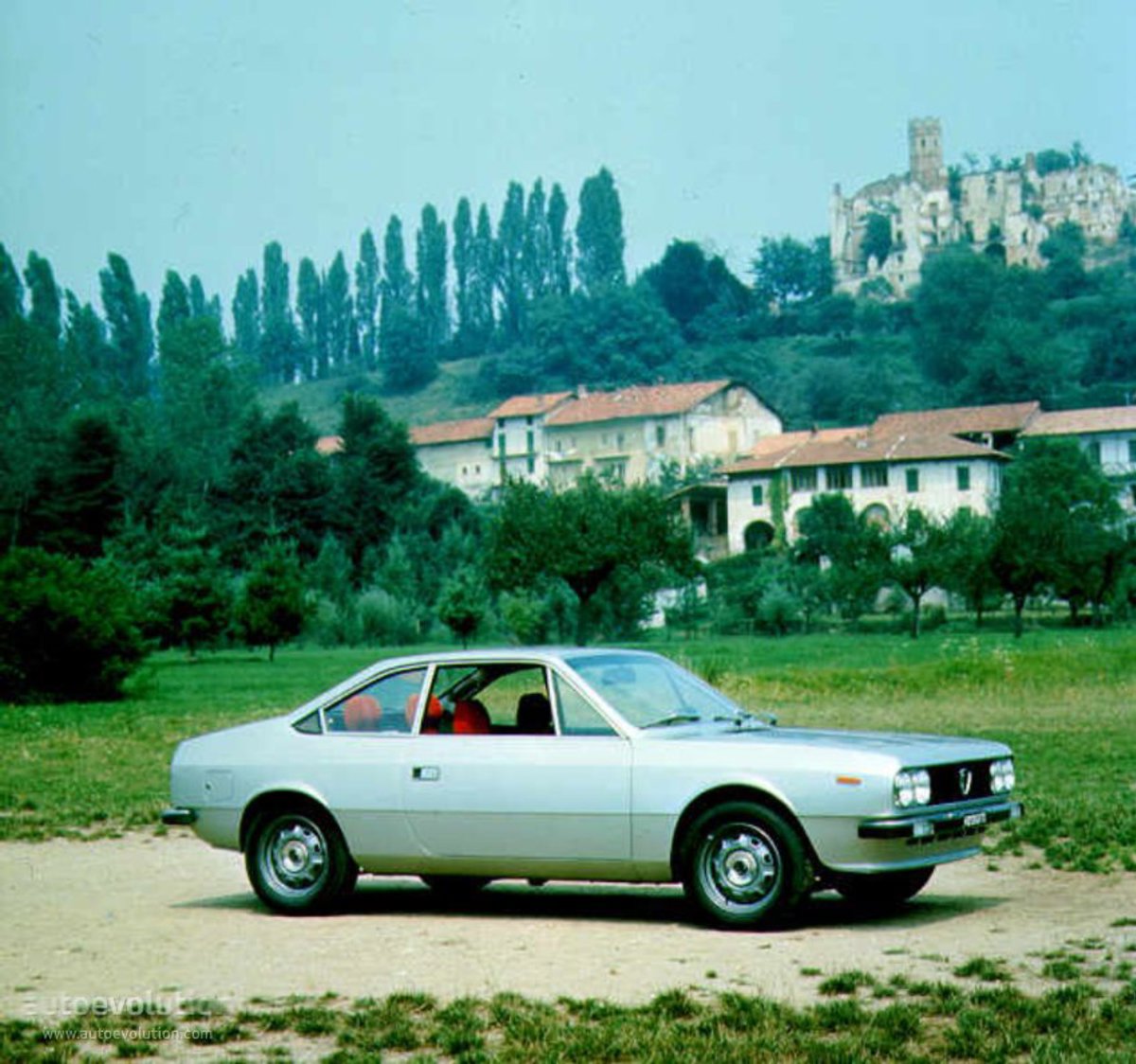 Lancia LANCIA Beta Coupe 2.0L 5MT FWD (135 HP)