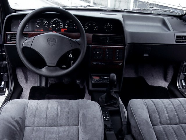 Lancia Dedra photo 2