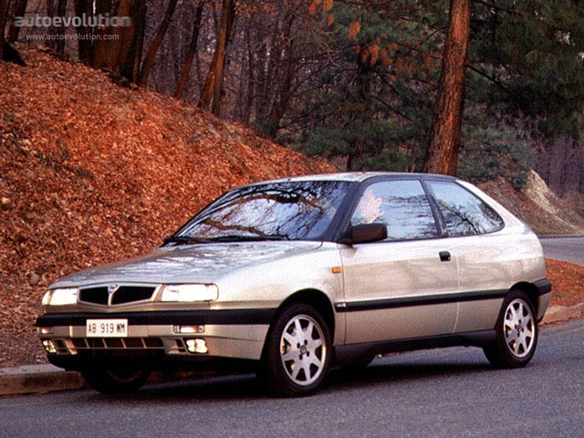 Lancia Delta Hpe foto 2
