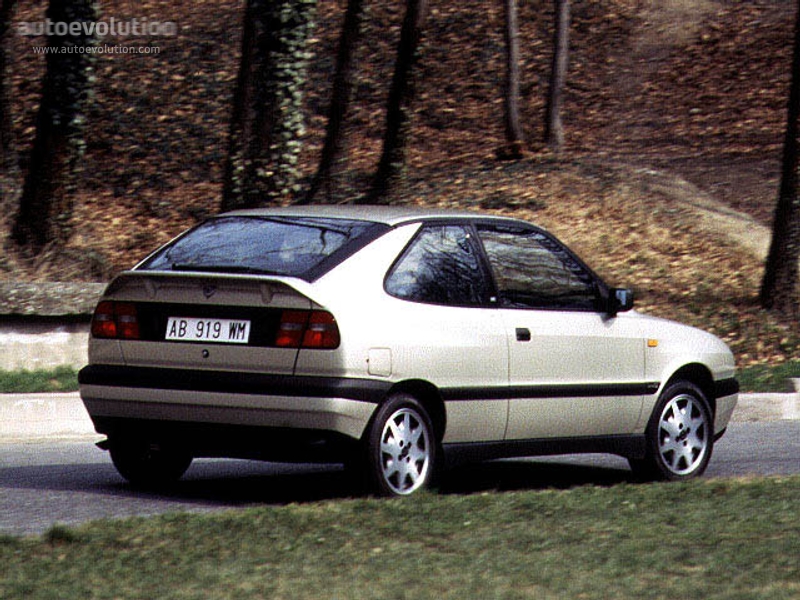 Lancia Delta Hpe photo 3