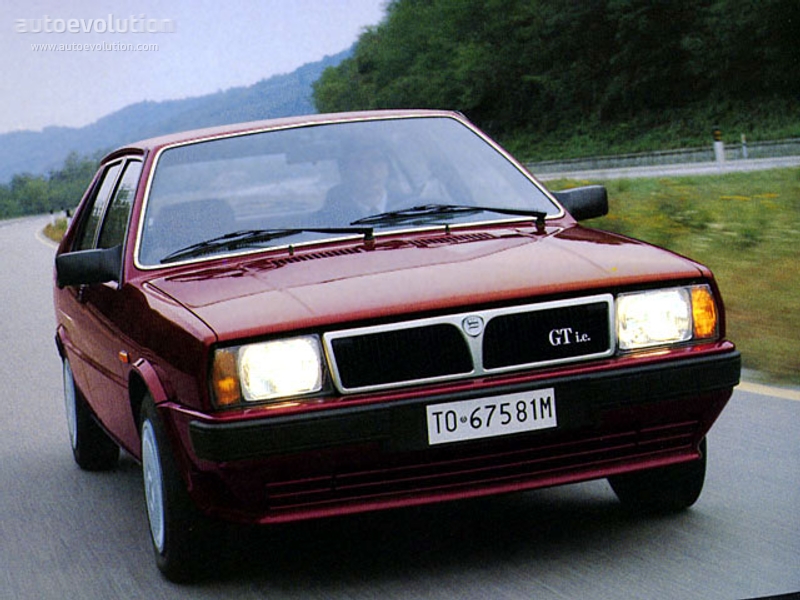 Lancia Delta photo 2