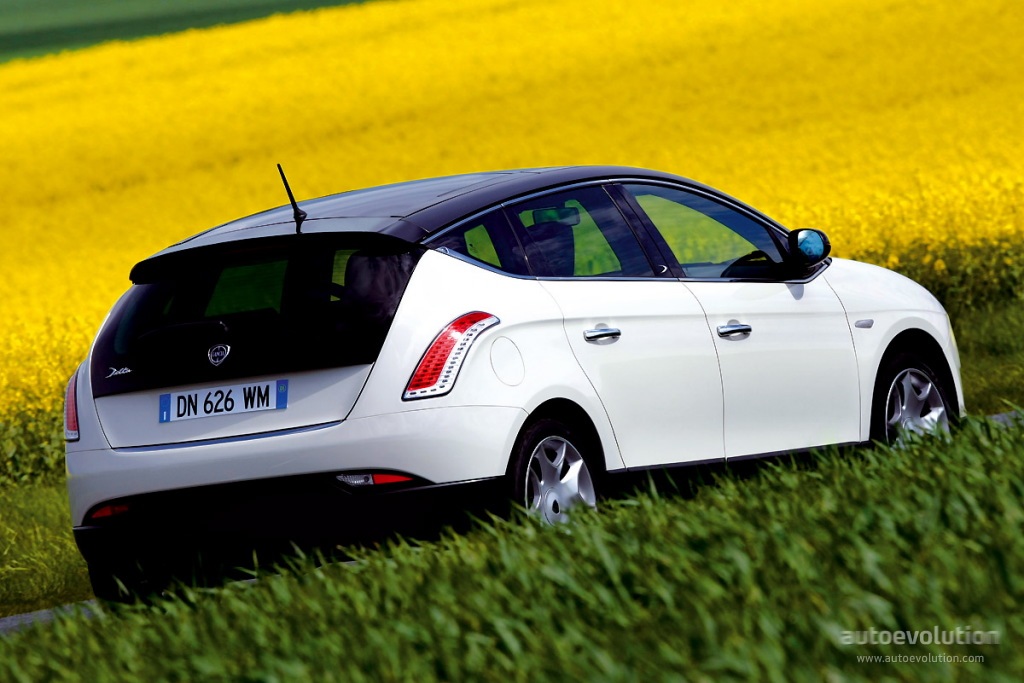 Lancia Delta photo 16