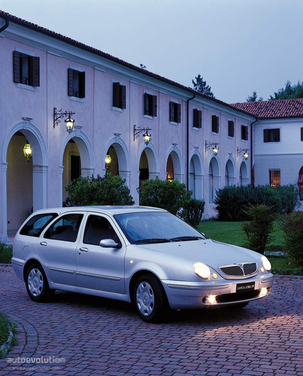 Lancia LANCIA Lybra SW 1.9L JTD 5MT (105 HP)