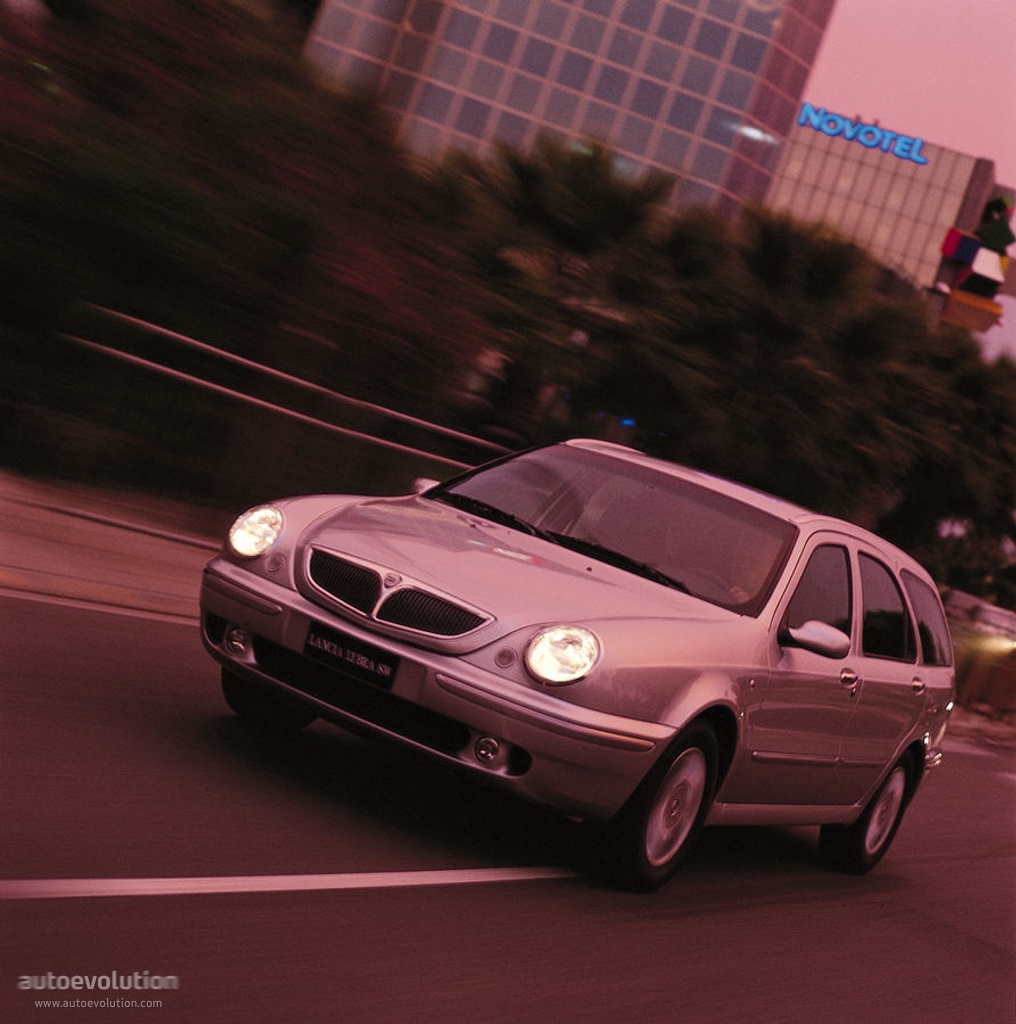 Lancia Lybra Sw photo 2