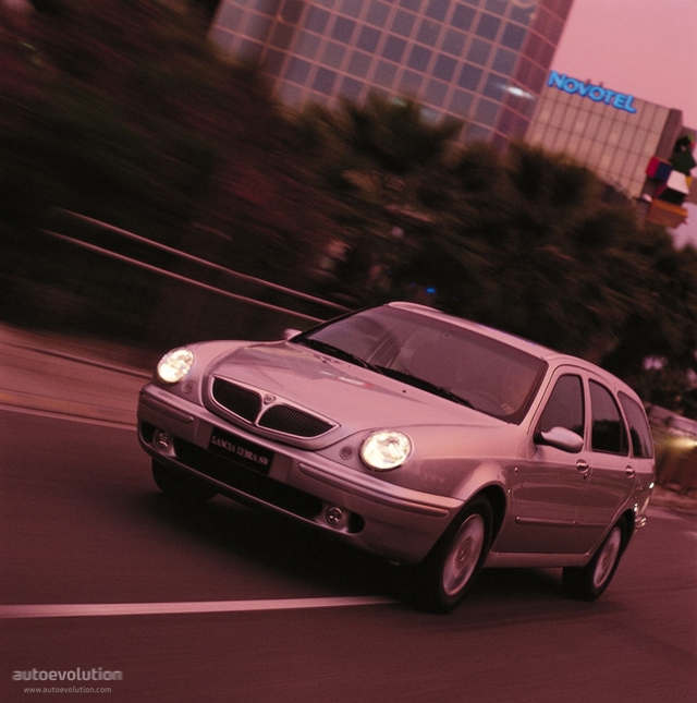 Lancia Lybra Sw foto 2