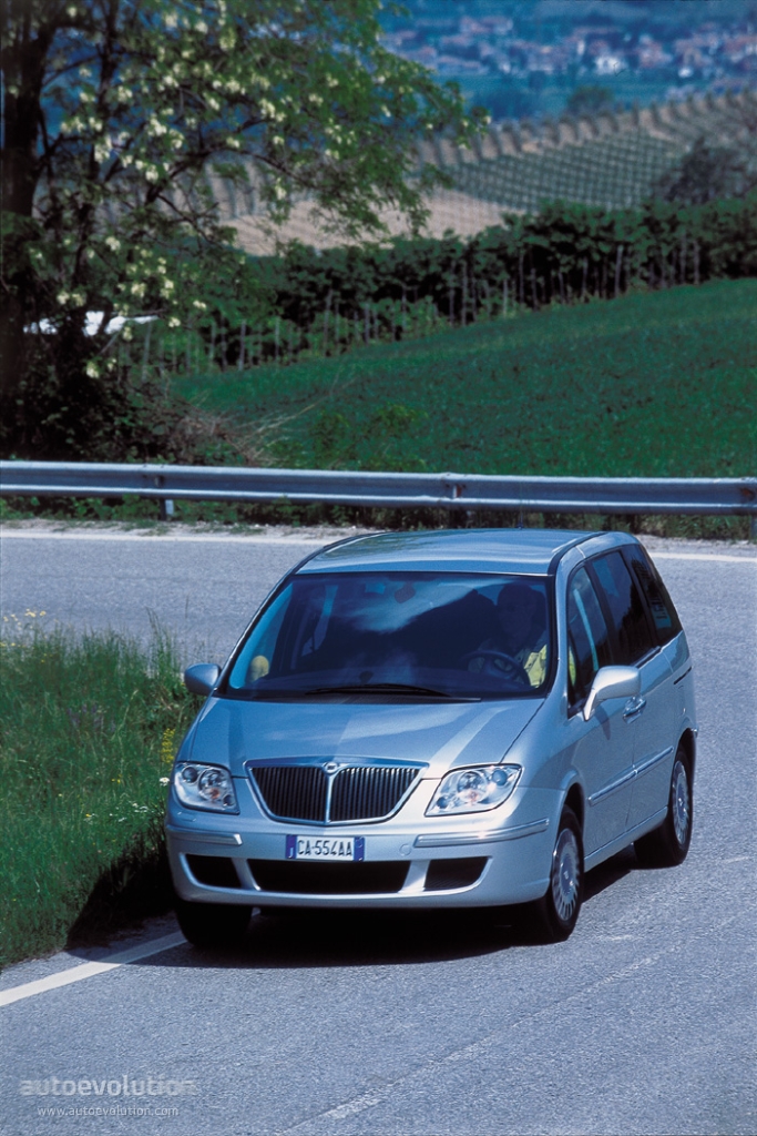 Lancia Phedra photo 2