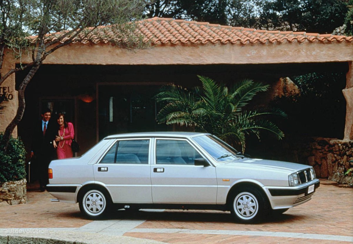 Lancia LANCIA Prisma 1.6L 5MT FWD (90 HP)