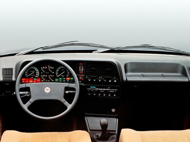 Lancia Thema photo 33