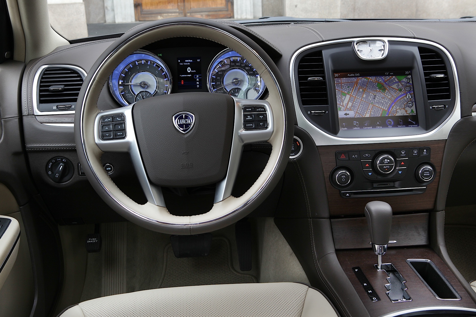 Lancia Thema photo 45