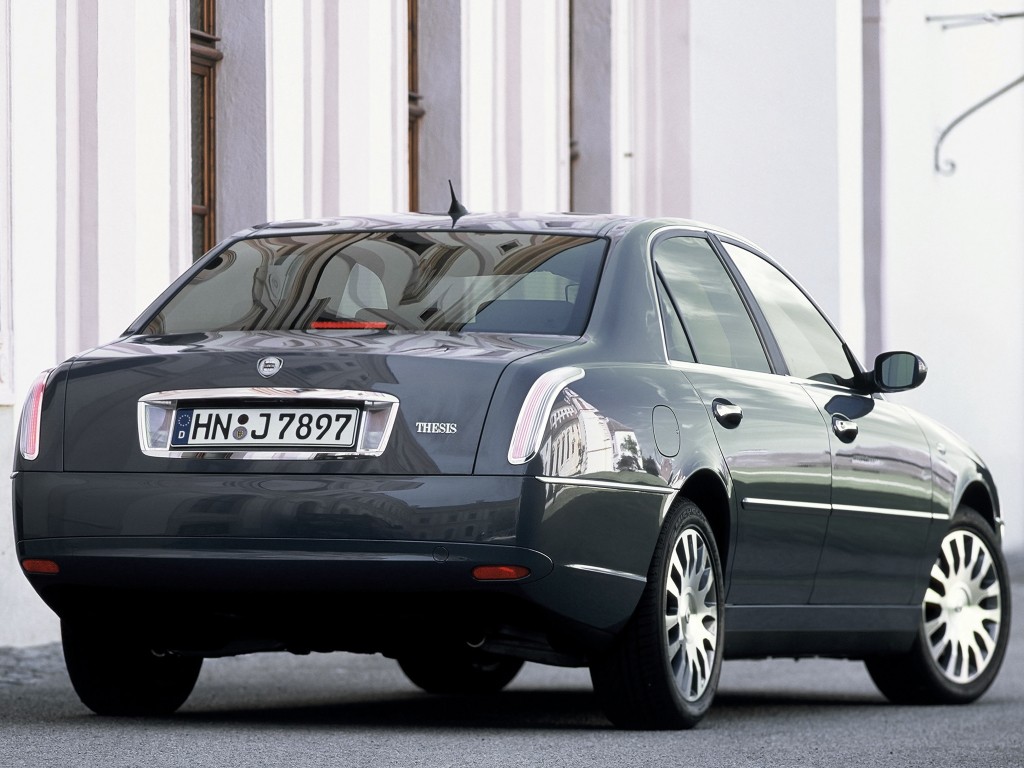 Lancia Thesis photo 12