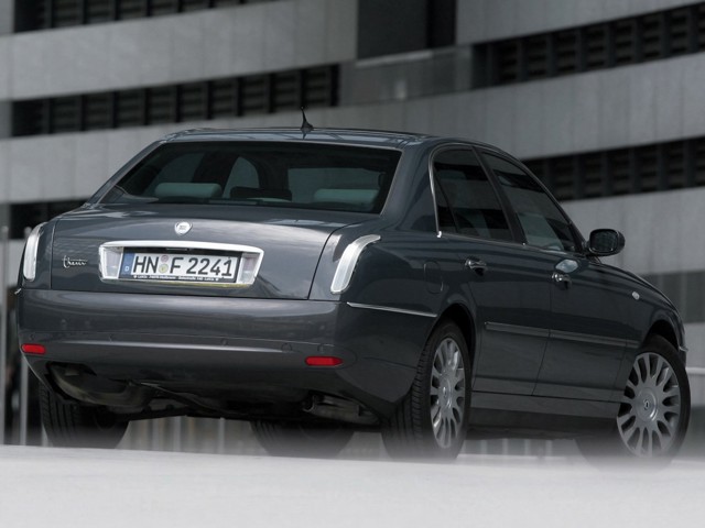 Lancia Thesis photo 13