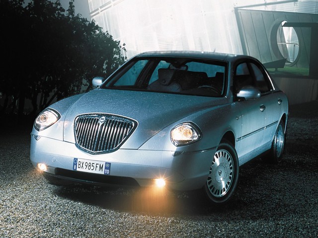 Lancia Thesis photo 18