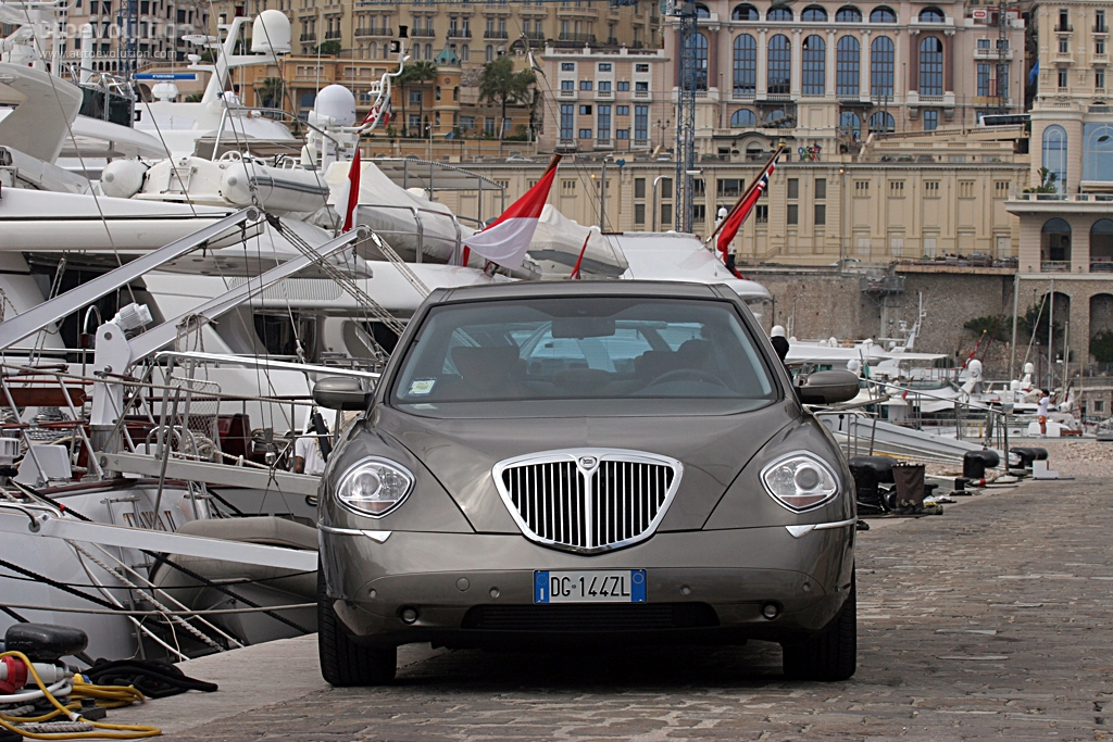 Lancia Thesis photo 3