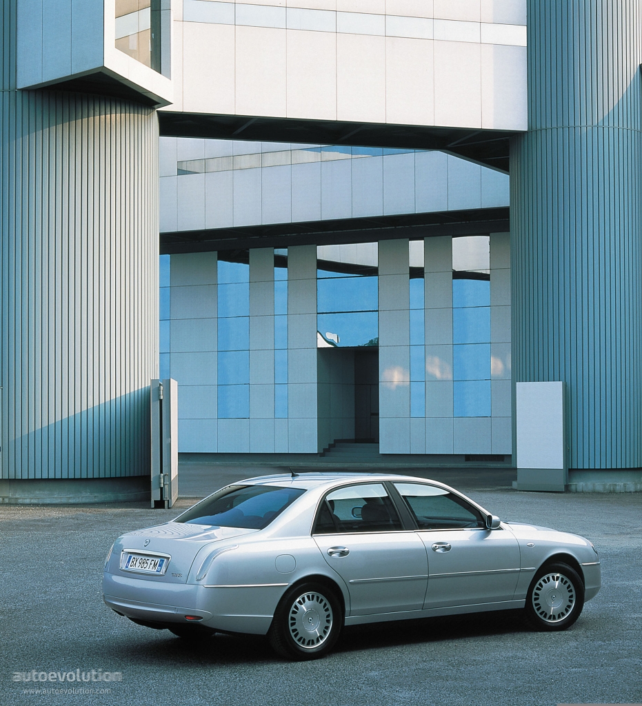 Lancia Thesis photo 8