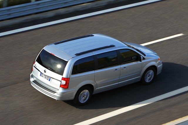 Lancia Voyager foto 10