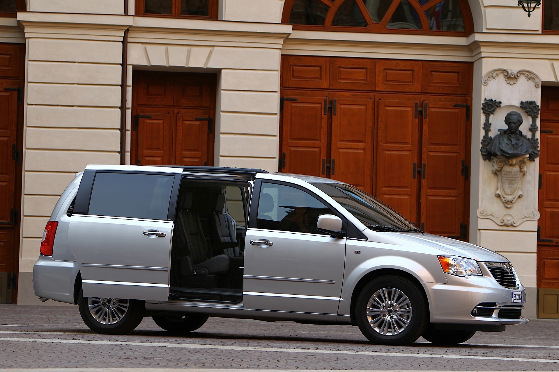 Lancia Voyager photo 11