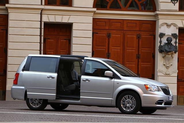 Lancia Voyager foto 11
