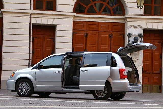 Lancia Voyager foto 12