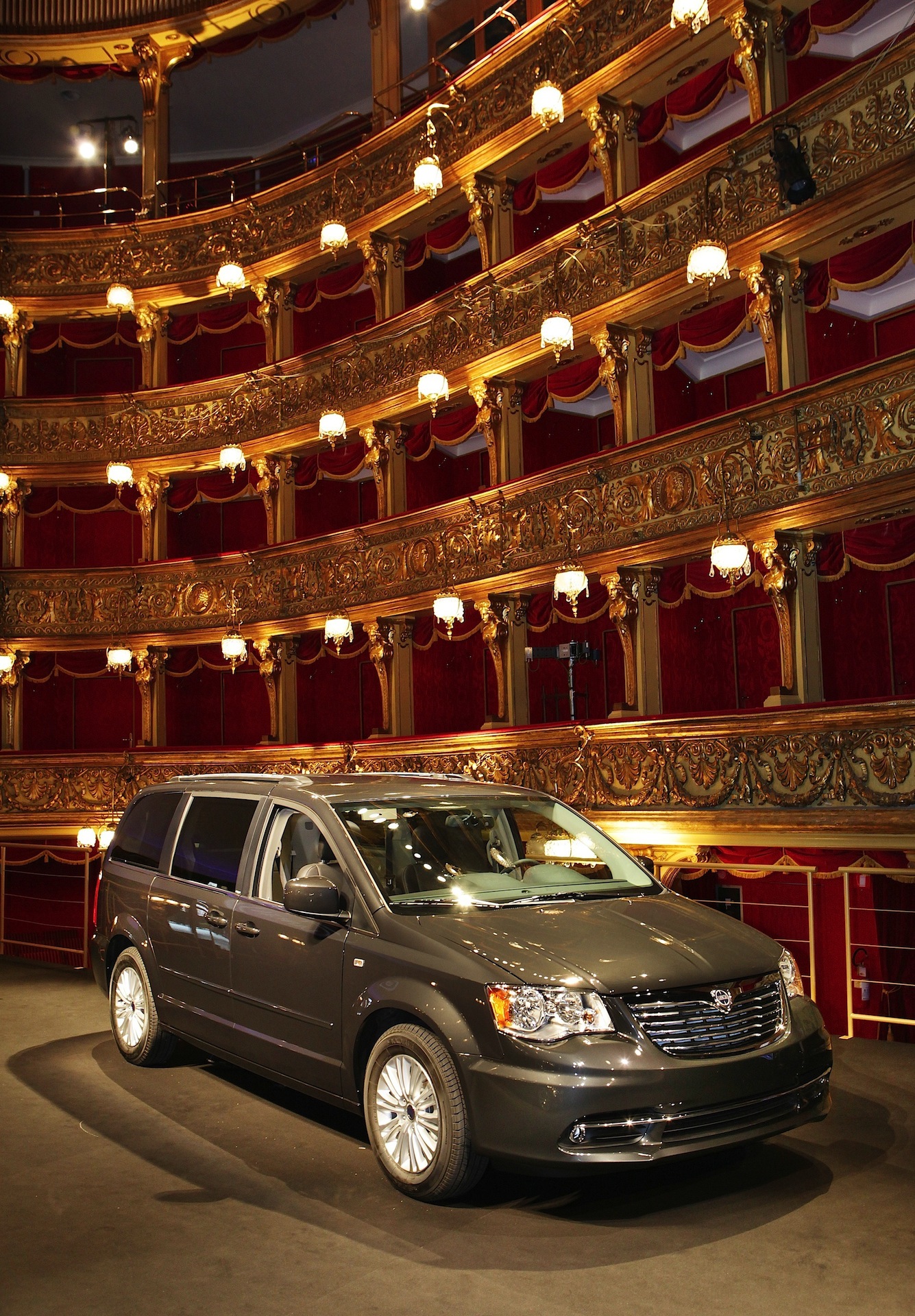Lancia Voyager photo 13