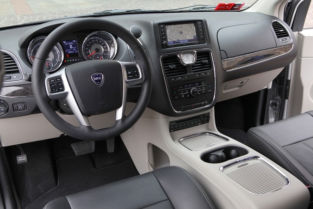 Lancia Voyager foto 20