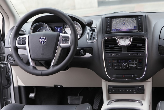 Lancia Voyager foto 21