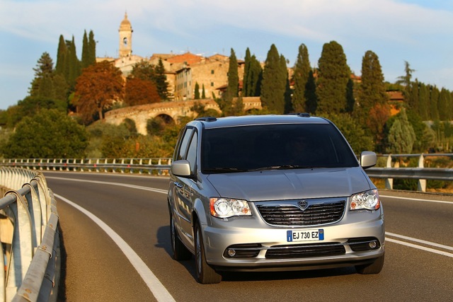 Lancia Voyager foto 4