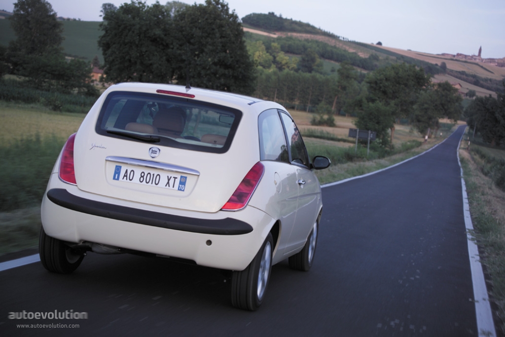 Lancia Ypsilon photo 7